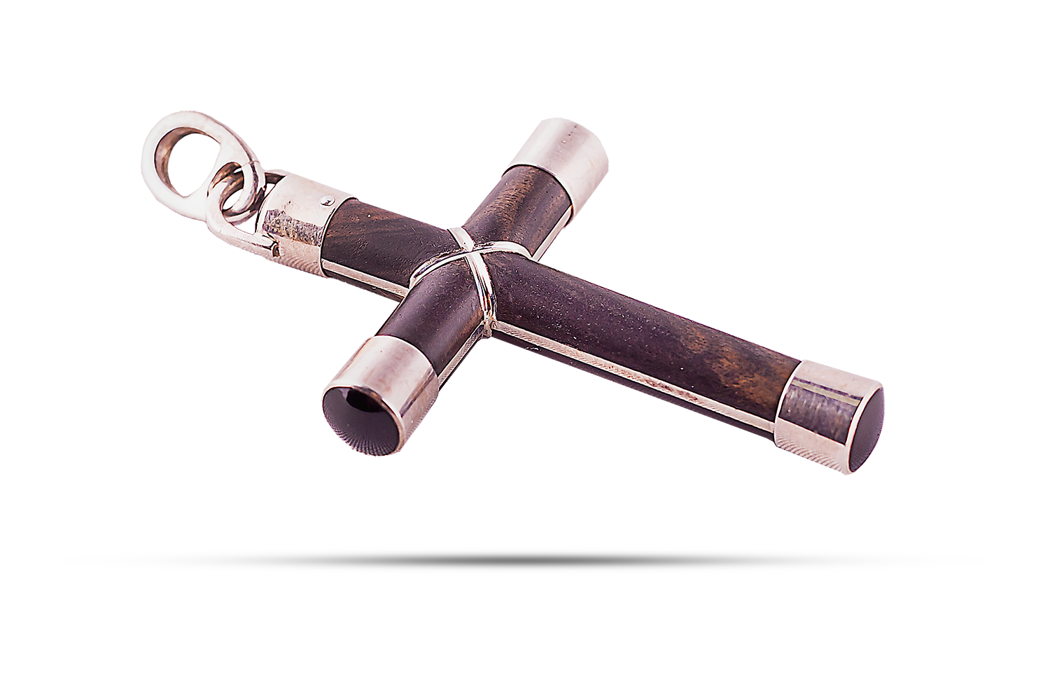 Pendant in wood and silver
